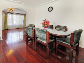 View profile: Massive 5 bedroom home- Close to Schools & transport