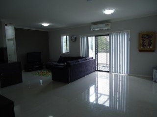 View profile: Three Bedroom Unit in Outstanding Location!
