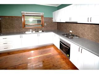 View profile: New Kitchen & Bathroom! 5 Minutes to Station!