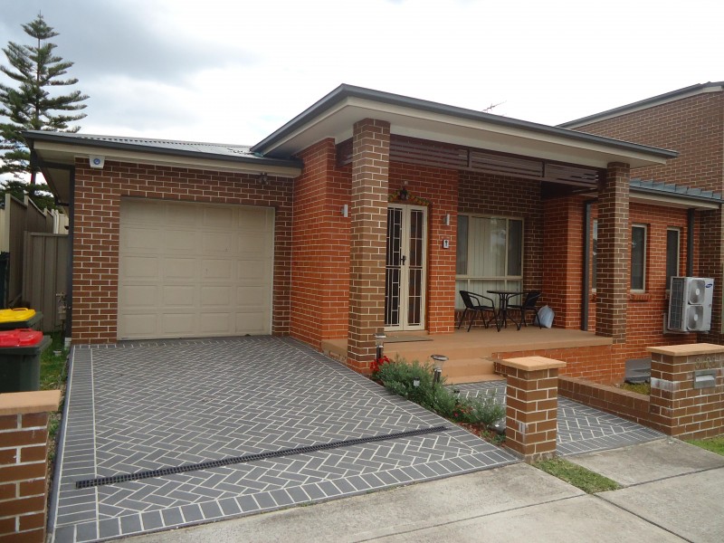 BEAUTIFUL AND SPACIOUS TILED THROUGHOUT VILLA