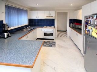 View profile: Gas Cooking & Air Conditioning! Close to Transport!