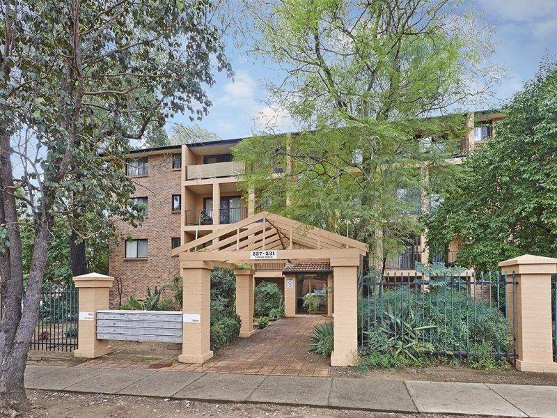 Air Conditioned unit in Girraween school catchment area.  One Week Free Rent.