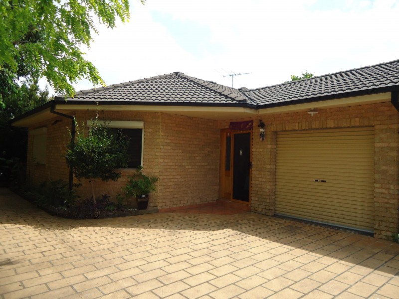 3 Bedroom, Air Conditioning & 2 Toilets